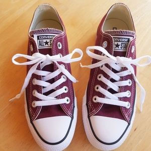 NEVER WORN CHUCK TAYLOR ALL STAR